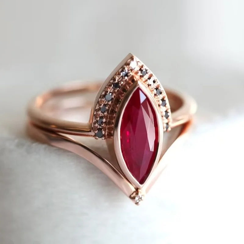 Fashion Rhombus Red Zircon Stones Rose Gold Color Rings for Women Classic Metal Marquise Bridal Wedding Rings Set Jewelry