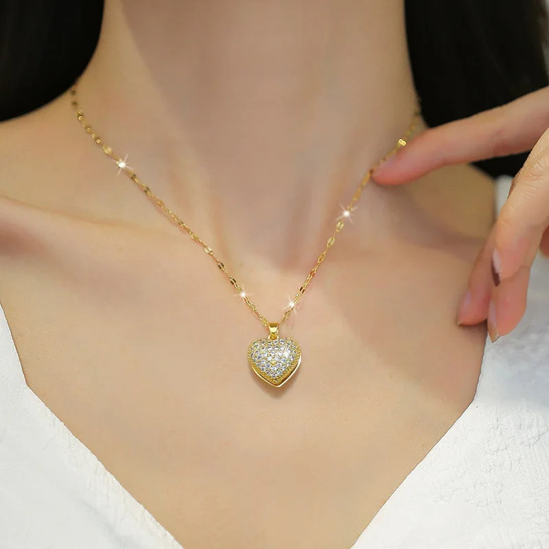 Fashionable and Luxurious Peach Heart Pearl Oyster Necklace, Personalized and Versatile Stainless Steel Clavicle Chain