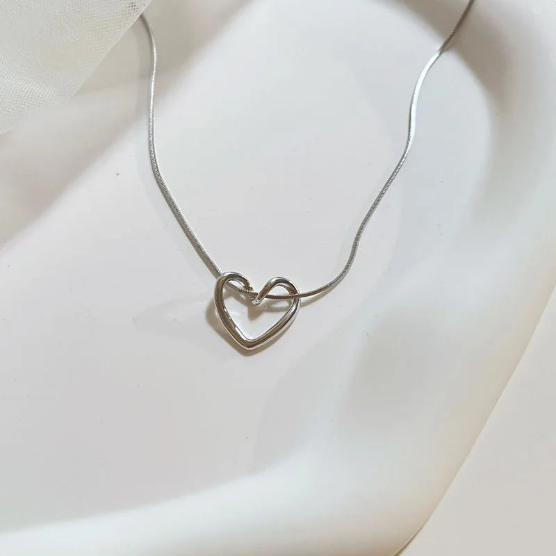 Hollow Heart Pendant Necklace Silver Color Clavicle Snake Chain Collar for Women Friendship Necklaces Cute Chokers Charm Jewelry