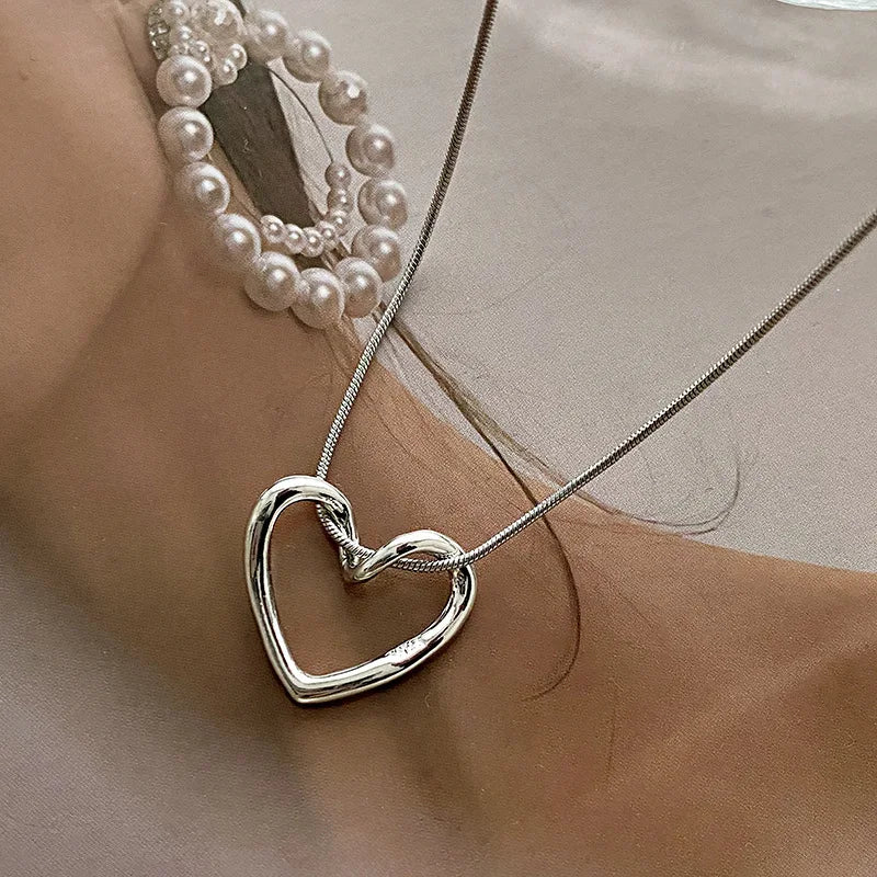 Hollow Heart Pendant Necklace Silver Color Clavicle Snake Chain Collar for Women Friendship Necklaces Cute Chokers Charm Jewelry